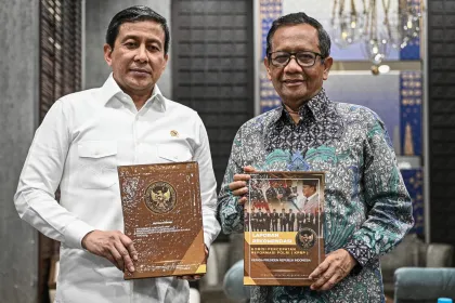Konferensi pers rekomendasi Komisi Percepatan Reformasi Polri