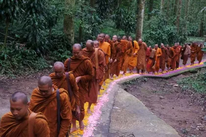 57 Bhikkhu Lintas Negara Jalani Perjalanan Spiritual Demi Persatuan dan Perdamaian
