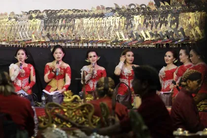 Pagelaran Wayang Kulit Ramaikan Klenteng di Kediri