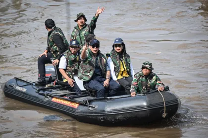 Peninjauan infrastruktur pengendali banjir di Sungai Ciliwung J