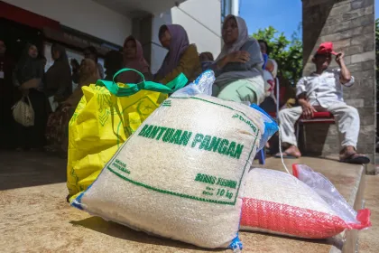 Penyaluran bantuan pangan di Semarang