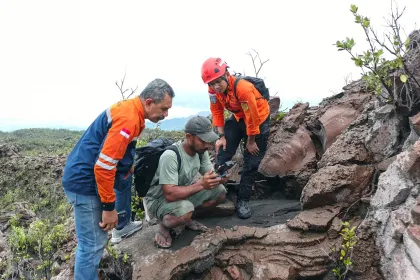 Evakuasi pendaki terdampak erupsi Gunung Dukono