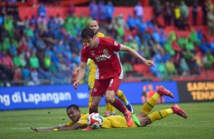 Persebaya Hajar Semen Padang FC dengan Skor Telak