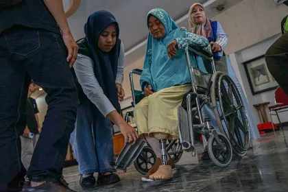 Bantuan Kaki dan Tangan Palsu