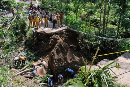 Ratusan Warga Temanggung Terisolasi Akibat Jembatan Putus