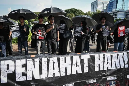 Aksi Kamisan ke-908 Peringati 28 Tahun Reformasi Mei 1998