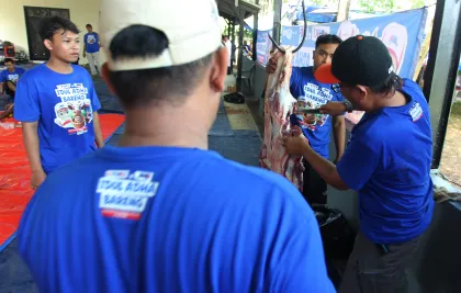 Program Kurban Kolektif dan Santunan Sosial TIKI dan JNE Berbagi Kebahagiaan Idul Adha 1447 H 