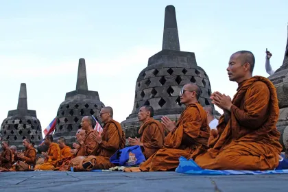 Rombongan Biksu Walk for Peace Tiba di Borobudur Jelang Waisak 2570 BE
