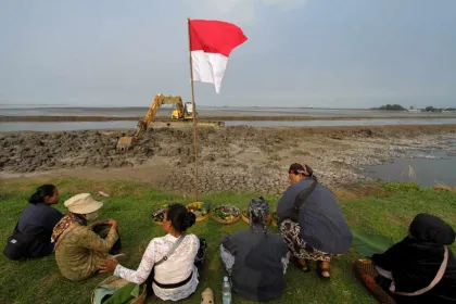 Peringatan 20 Tahun Bencana Lumpur Lapindo, Warga dan Aktivis Gelar Doa serta Bawa Hasil Bumi sebagai Bentuk Keprihatinan