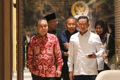 Berita Foto : DPR Merespons Berbagai Isu Terkini