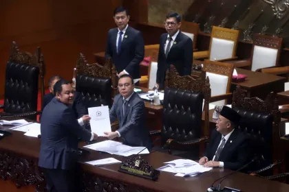Berita Foto : Pengesahan UU Pengembangan dan Penguatan Sektor Keuangan