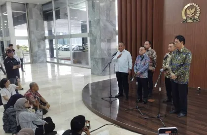 Berita Foto : Pimpinan DPR Gelar Rapat Evaluasi Bersama Lembaga Otoritas Moneter, dan Kebijakan Fiskal