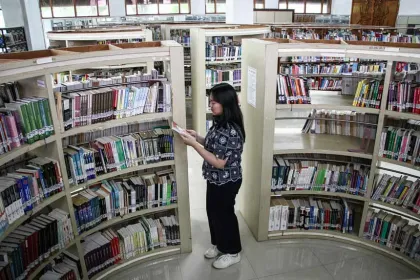 Berita Foto : Tren Positif, Pengunjung Perpustakaan Daerah Kalteng Meningkat