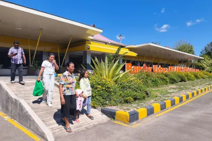 Berita Foto : Bandara ditutup sementara terdampak erupsi Lewotobi