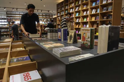 Berita Foto : Penulis Buku Nikmati Keringanan Pajak