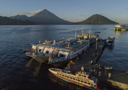 Berita Foto : Jelang Libur Sekolah, Kelaiklautan Kapal di Ternate Diperketat
