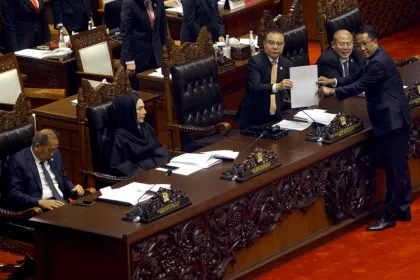 Berita Foto : Paripurna DPR Setujui RUU Polri Jadi Undang-Undang