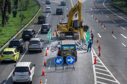 Berita Foto : Pemeliharaan berkala ruas jalan Tol Cipularang dan Padaleunyi