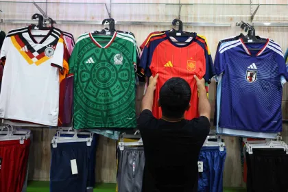 Berita Foto : Antusiasme Piala Dunia 2026 Dongkrak Penjualan Kaos Tim Nasional