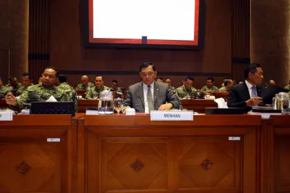 Menhan dan TNI Hadiri Raker Komisi I DPR