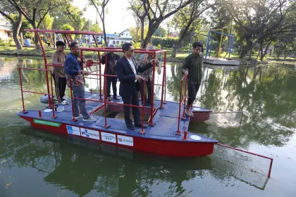 Berita Foto : Inovasi Kapal Katamaran Tanpa Awak Jadi Solusi Pembersihan Sampah di Perairan