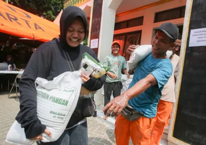 Penyaluran bantuan pangan di Jakarta