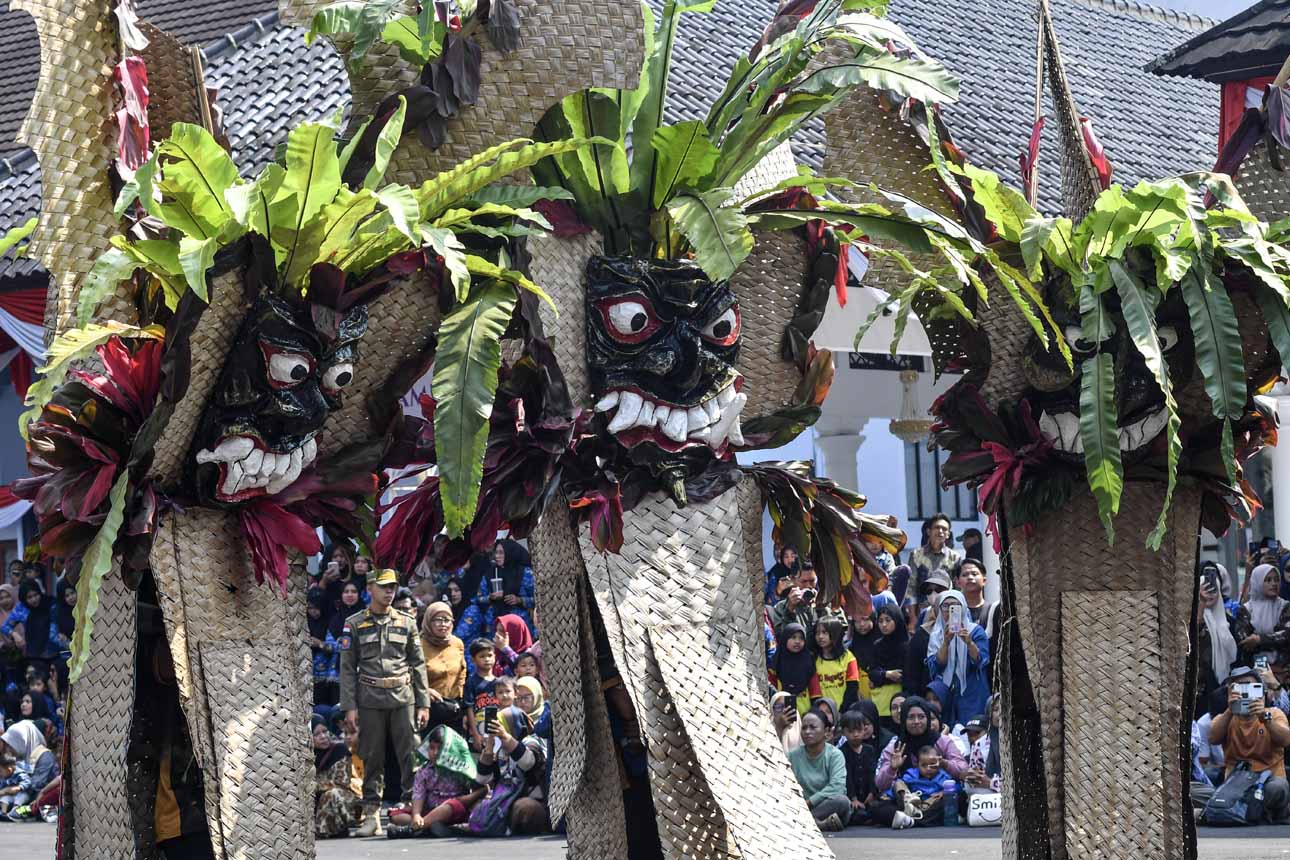 Berita Foto : Kemeriahan Galuh Ethnic Carnival di Ciamis