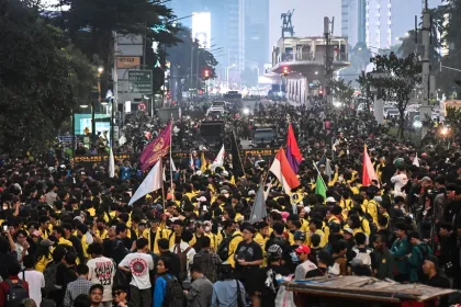 Berita Foto : Aksi Unjuk Rasa Mahasiswa dan Masyarakat di Jakarta