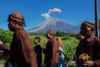 Berita Foto : Gunung Semeru Catat Aktivitas Vulkanik Terbanyak di Indonesia