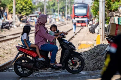Berita Foto : KAI Bidik Penutupan Puluhan Perlintasan Liar di Jakarta pada 2026