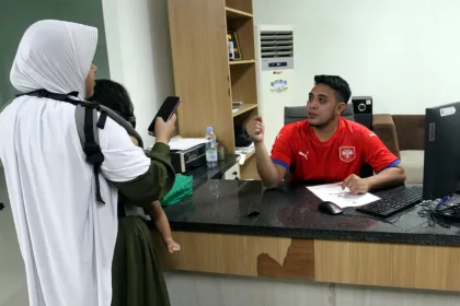 Berita Foto : Pelayanan publik bernuansa Piala Dunia
