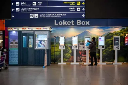 Berita Foto : Libur Sekolah, Masyarakat Nikmati Diskon Tarif Transportasi