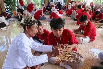 Berita Foto : Mengisi libur sekolah dengan edukasi kearifan lokal