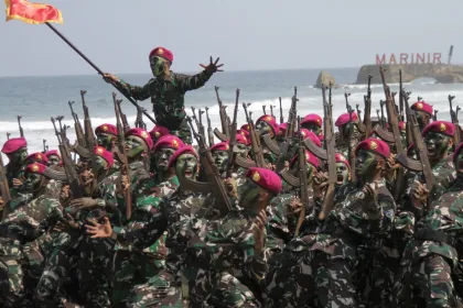 Berita Foto : Upacara Pembaretan Pendidikan Komando 178 dan 179 Marinir