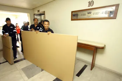 Berita Foto : Aktivitas Pengosongan Hotel Sultan
