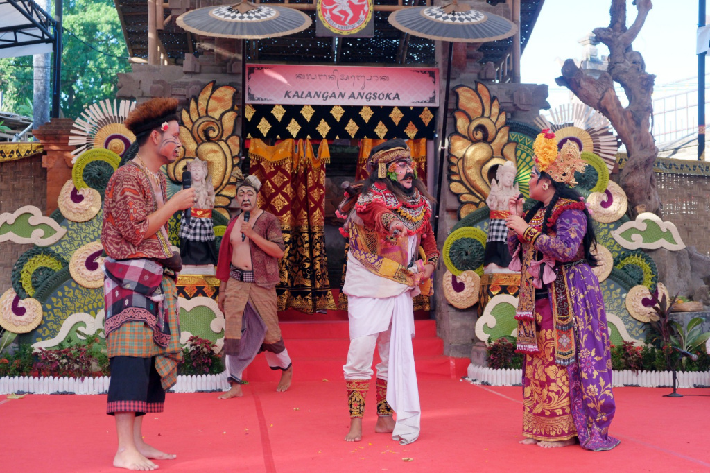 Pementasan prembon pada Pesta Kesenian Bali