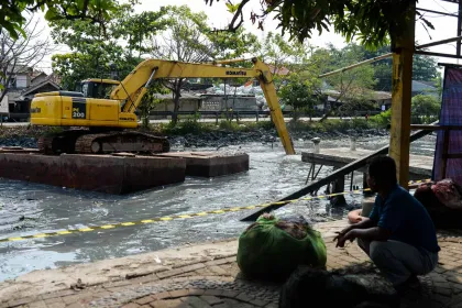 Berita Foto : Upaya Pengendalian Banjir Melalui Normalisasi Kali Sultan