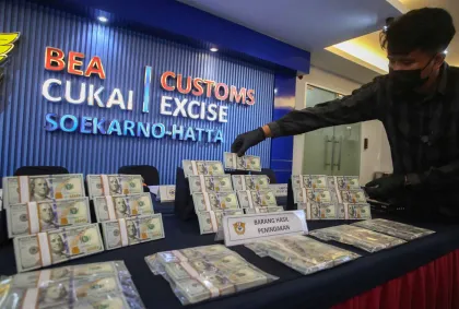 Berita Foto : Bea Cukai Soekarno-Hatta Gagalkan Pemasukan 350 Ribu Dolar AS Tanpa Izin