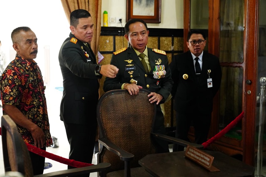 Panglima TNI Kunjungi Museum Diponegoro dan Museum Jenderal Sudirman di Magelang.