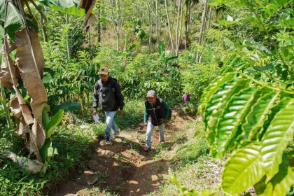 Berita Foto : Pelaksanaan Sensus Ekonomi di Wilayah Sulit Dijangkau