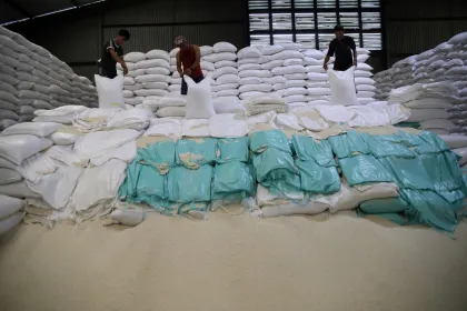 Berita Foto : Tambahan stok beras di Sumut