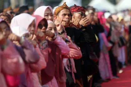 Berita Foto : Pemecahan Rekor MURI Permainan Karinding oleh 2.026 Peserta di Kabupaten Bogor