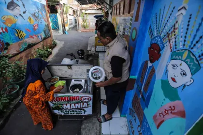 Berita Foto : Program KOMLING Dukung Pengelolaan Sampah Organik
