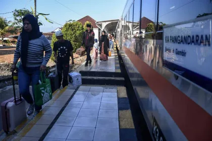 Berita Foto : Peningkatan Penumpang Kereta Api pada Libur Sekolah