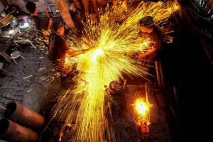 Berita Foto : Produksi keris pusaka