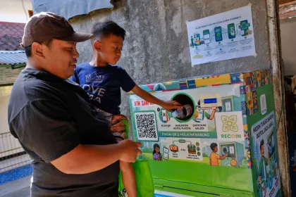 Berita Foto : Inovasi ATM Sampah di Magelang