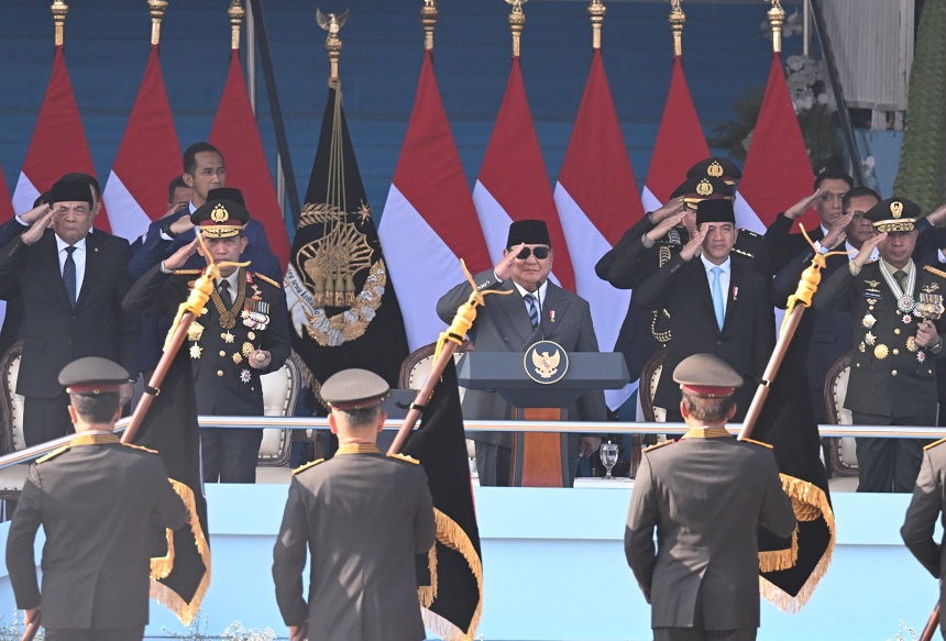 Berita Foto : Panglima TNI Hadiri Peringatan HUT Ke-80 Bhayangkara, Perkuat Sinergi TNI-Polri.