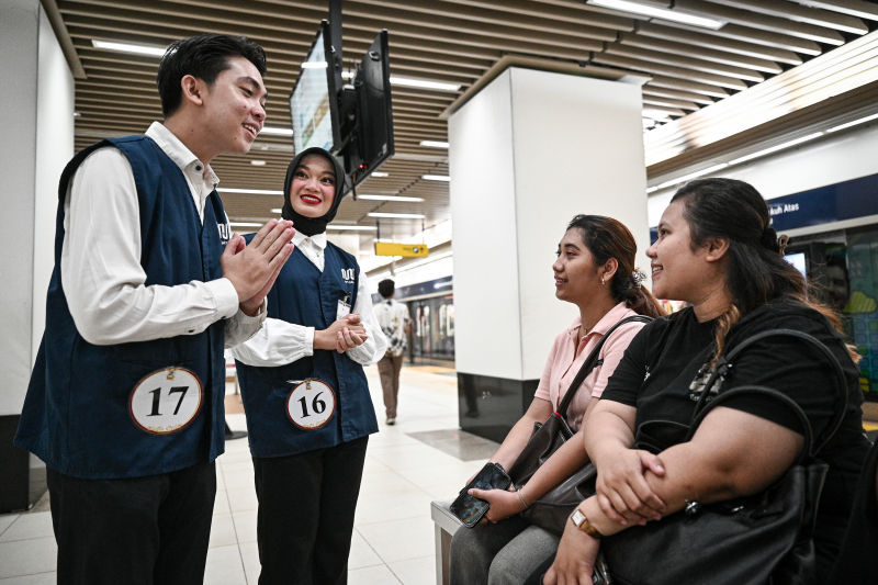 Berita Foto : Finalis Abang None 2026 Jalani Simulasi Tugas Petugas Stasiun