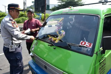 Berita Foto : Razia penertiban angkot tidak layak di Kota Bogor