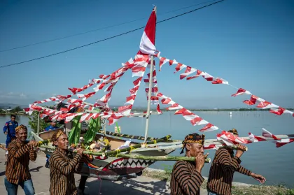 Berita Foto : Sedekah laut nelayan Mangunharjo Semarang